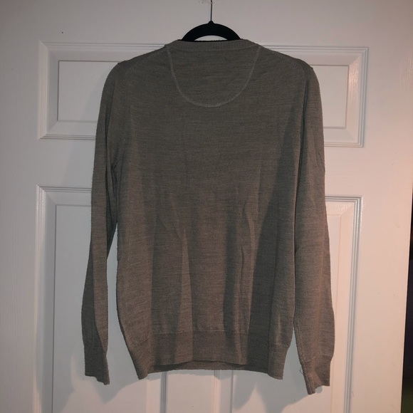 INC INTERNATIONAL CONCEPTS Grey V-Neck Sweater with Italian Spun Yarn - Picture 2 of 3